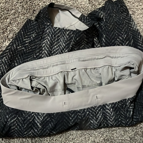 Lululemon T.H.E. Short - Picture 4 of 4